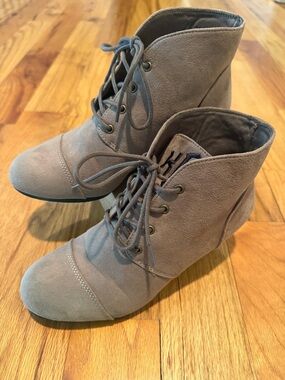 Marleylilly Faux Suede Taupe Lace Up Wedge Booties Ladies 8